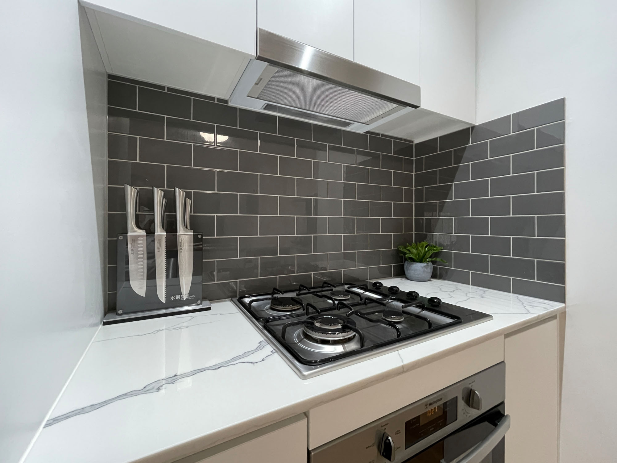 Kitchen Cooking Corner - Grey Brick Formation Splashback